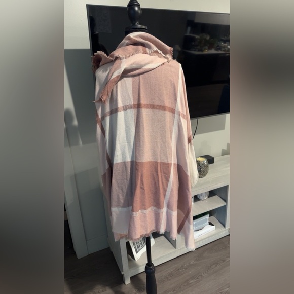 NWOT Lauren Conrad Plaid Shawl - Picture 6 of 6
